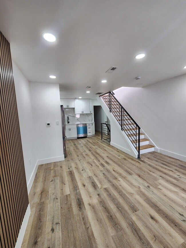 Building Photo - 1734 W Seybert St