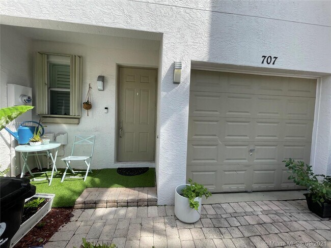 Building Photo - 707 SW 4 Avenue  707 Fort Lauderdale Fl 33315