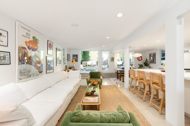 Building Photo - 241 Windward Ave