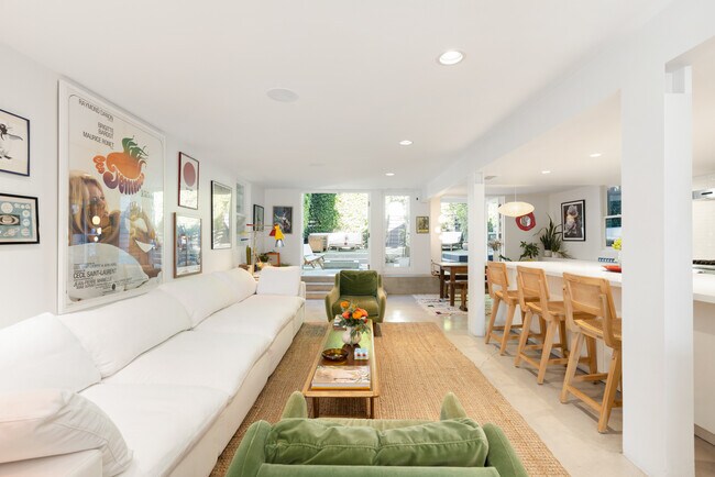 Foto del edificio - 241 Windward Ave