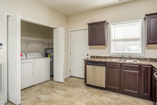 Building Photo - 77 Charlotte Dr