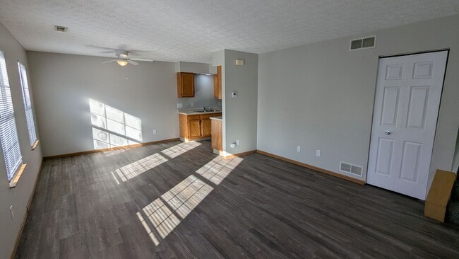 Foto del edificio - MN Cedar Village (859)