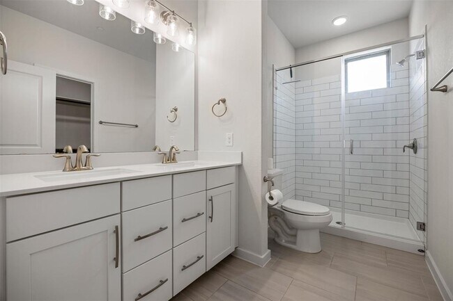 Foto del edificio - 2500 Forest Creek Dr