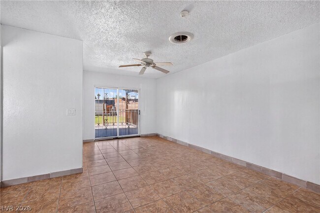 Building Photo - 3421 Lillis Cir