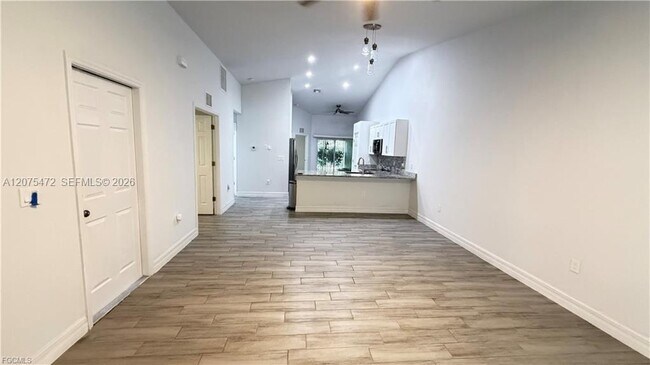 Foto del edificio - 2413 Delta Ave N