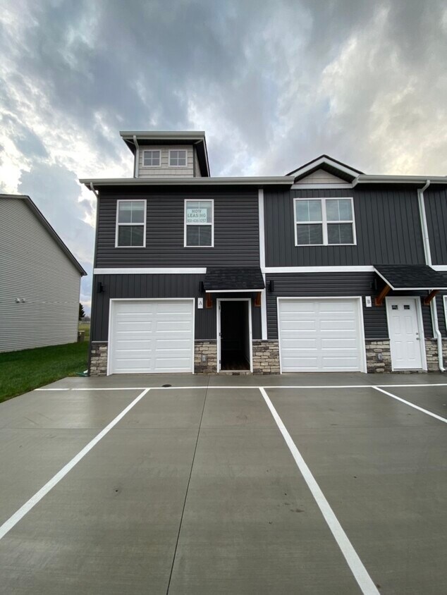1028 Glenkirk Dr, Clarksville, TN 37042 Townhome Rentals in