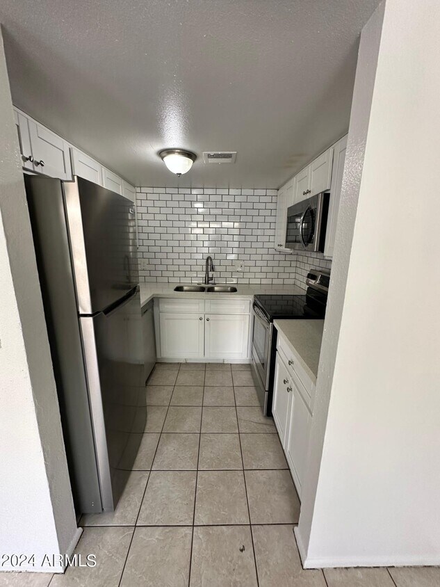 Primary Photo - 2688 S 43rd Ave