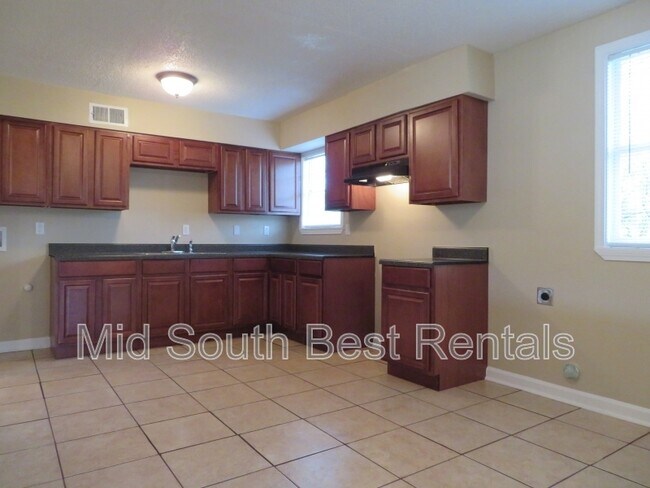 Building Photo - 3359 Redcliff Dr