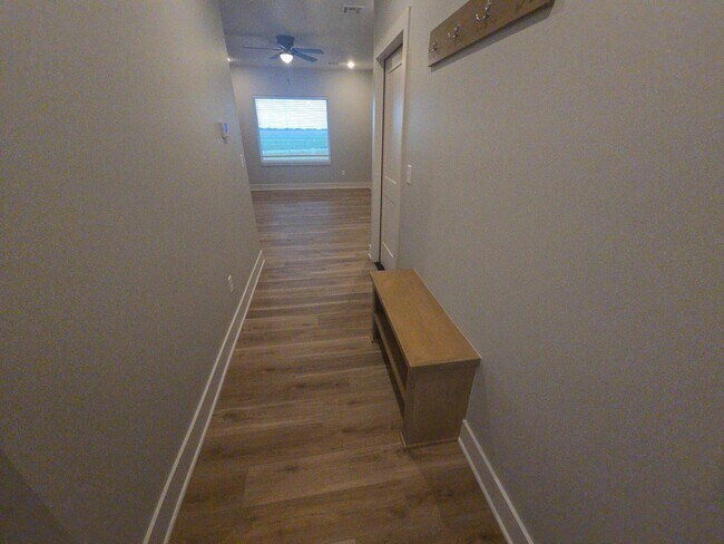 Foto del edificio - Brand-New 3 Bedroom Home with 3-Car Garage...