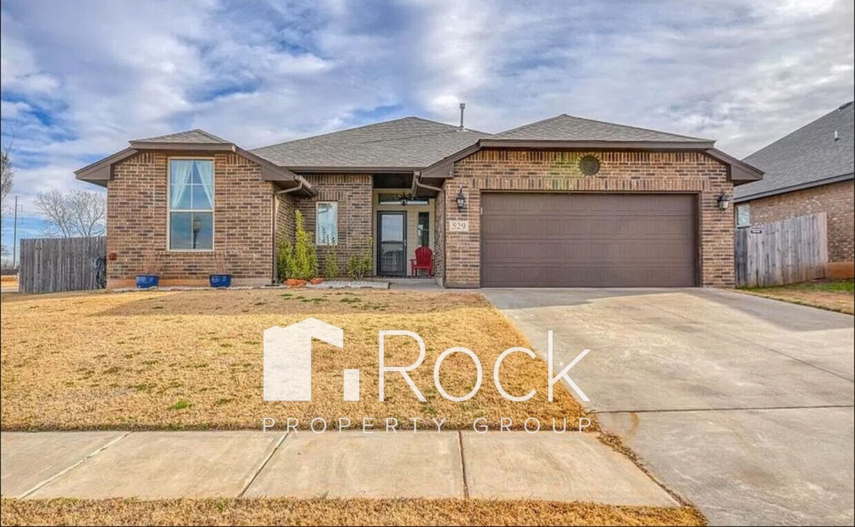3 Bedroom Home in North Norman with New Carpet - 3 Bedroom Home in North Norman with New Carpet