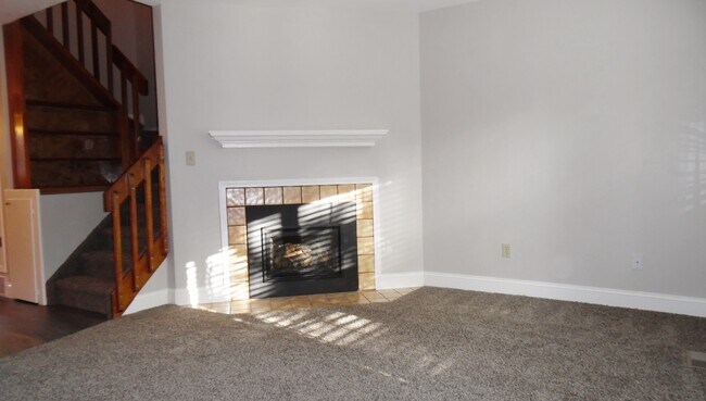 Foto del edificio - 8077 Lexington Park Dr