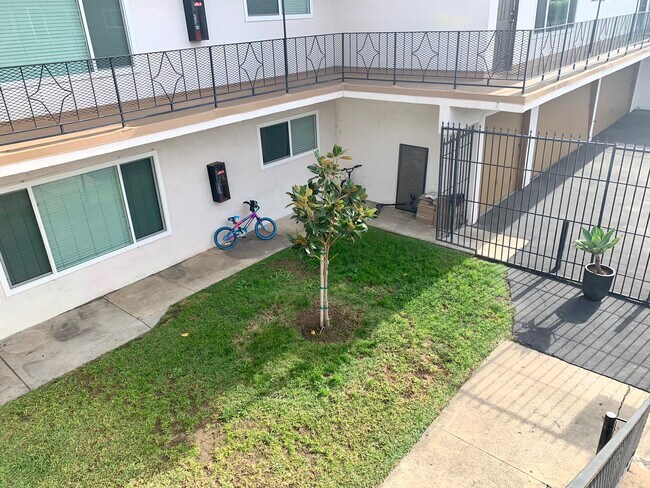 Foto del edificio - 218 W Wilson Ave