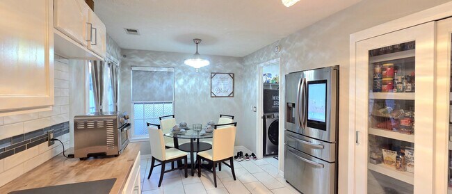 Foto del edificio - 5464 Daniel Ray Dr