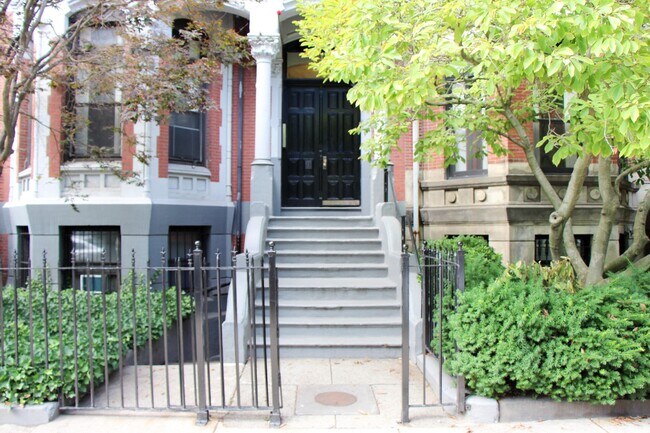 Foto del edificio - 323 Commonwealth Ave