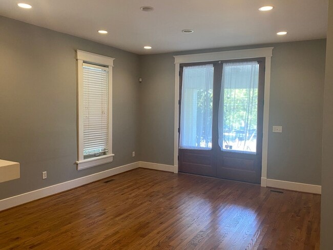 Photo - Vanderbilt Place - Wonderful Location 3 bedrooms/3 1/2 baths House