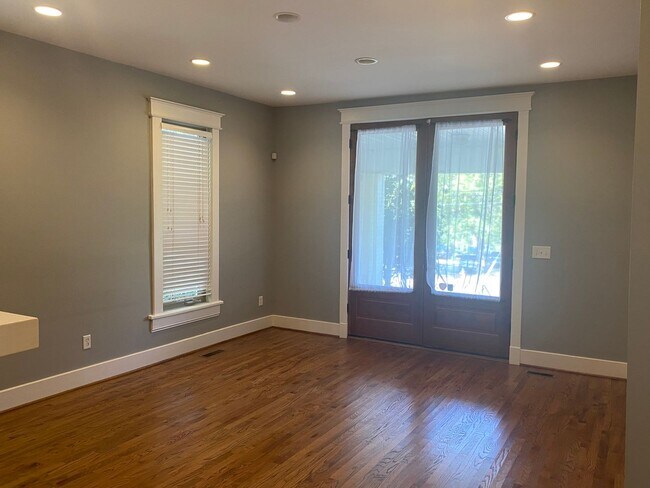 Foto del edificio - Vanderbilt Place - Wonderful Location 3 bedrooms/3 1/2 baths