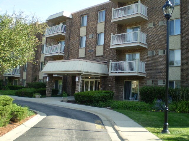 Primary Photo - 2423 N Kennicott Dr