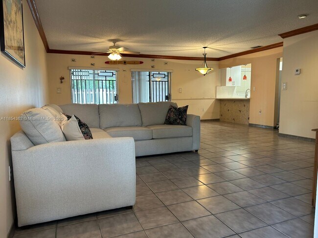 Foto del edificio - 12282 SW 10th St