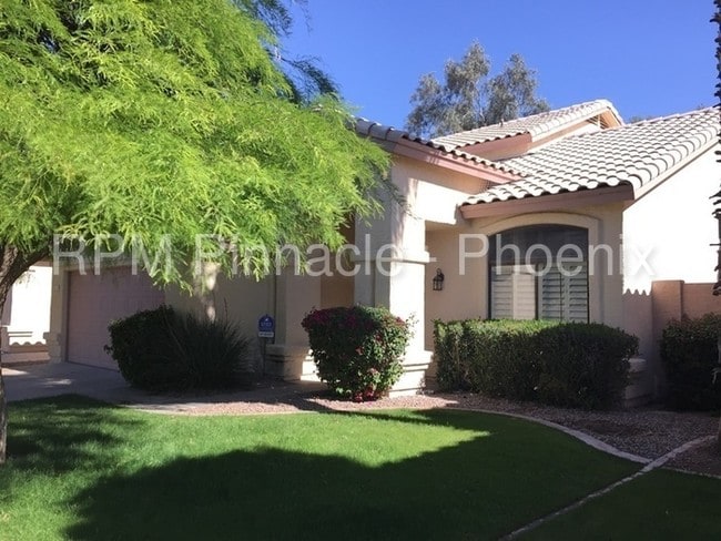 Building Photo - 2132 W Myrtle Dr