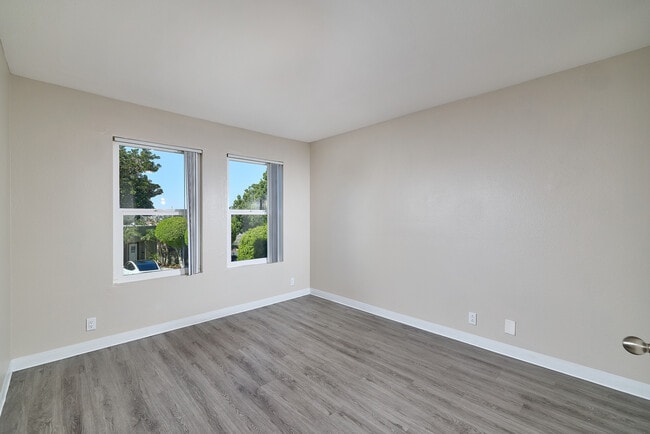 Building Photo - Parkview Terrace