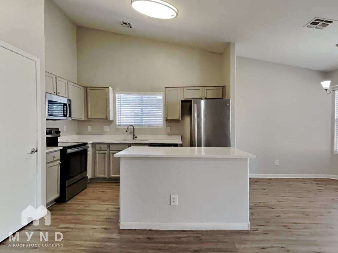 Foto principal - 7922 W Whyman Ave