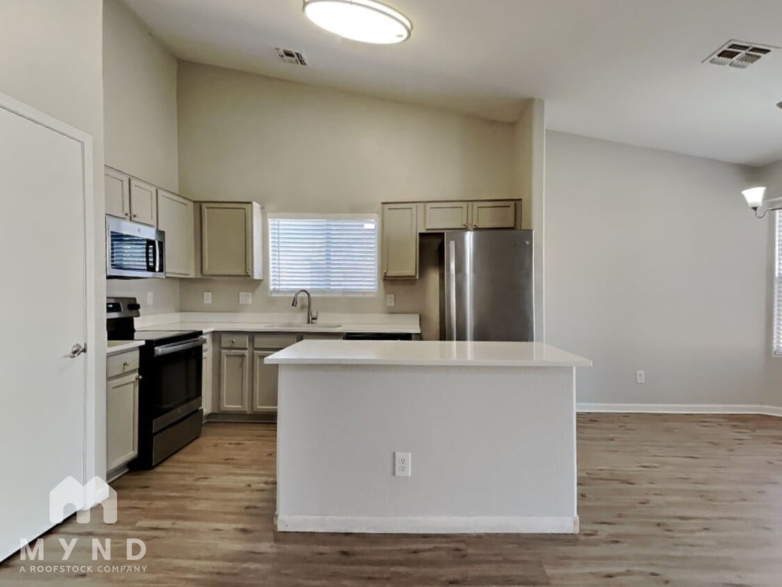 Primary Photo - 7922 W Whyman Ave