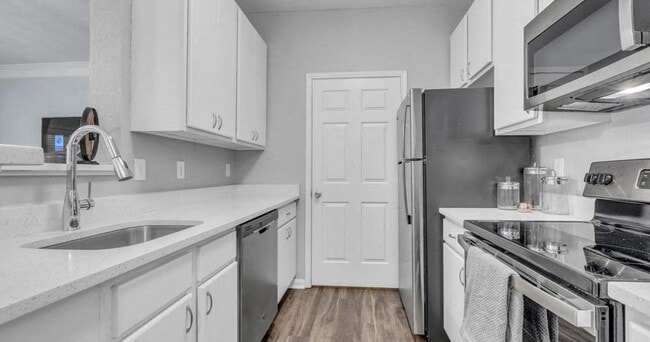 Building Photo - Marina Pointe