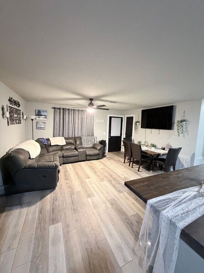 Foto del edificio - 9244 Craft Rd