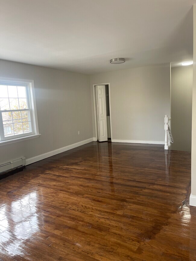 living room - 1425 Point Breeze Pl