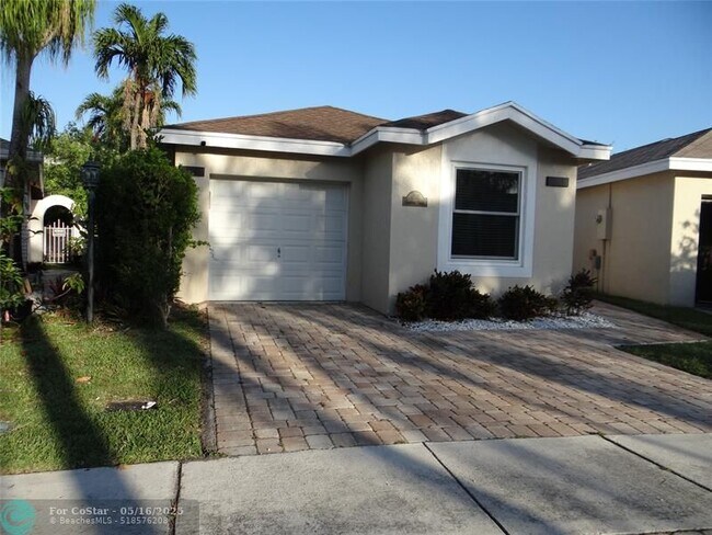 Building Photo - 4036 Eastridge Cir
