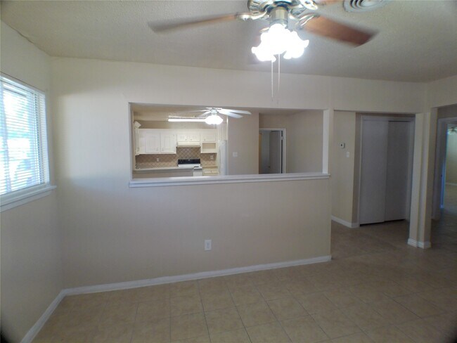 Building Photo - 1301 Glenmore Dr