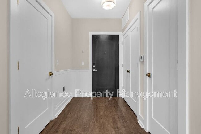 Building Photo - 1800 Mt Vernon Ave