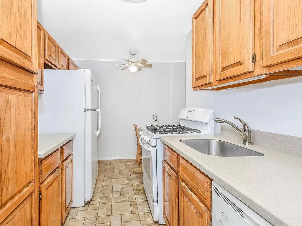 Foto principal - 5601 Riverdale Ave