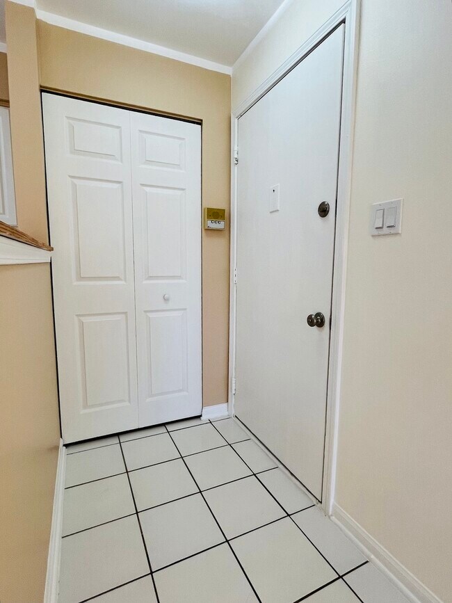 Foto del edificio - 1527 N Windsor Dr