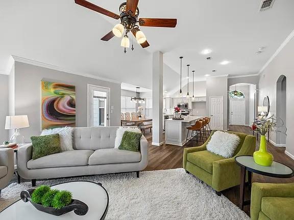 Foto del edificio - 10122 Loving Trail Dr