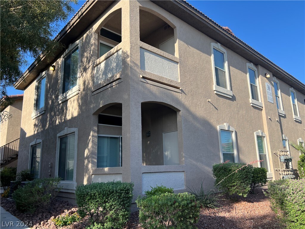 Primary Photo - 2305 W Horizon Ridge Pkwy
