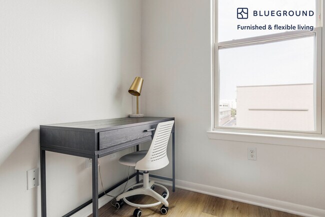 Foto del edificio - 3210 Esperanza Crossing