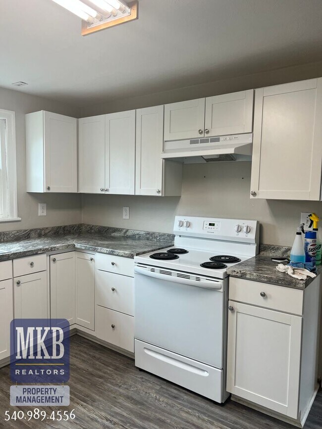 Building Photo - 3 Bedroom 2 Bath in Garden City