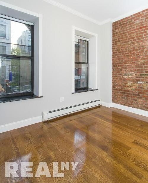 Building Photo - 560 Hudson St