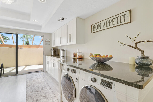 Building Photo - 13566 Sabal Palm Ct