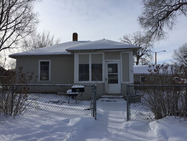 Building Photo - Corner lot with fenced yard!