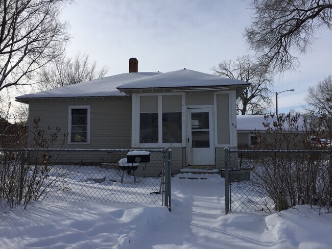 Foto del edificio - Corner lot with fenced yard!