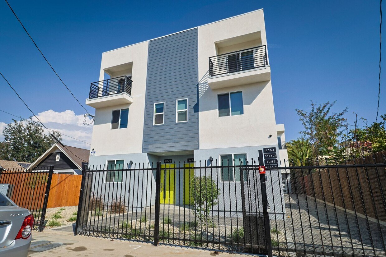 Foto principal - 5654 Elmer Ave