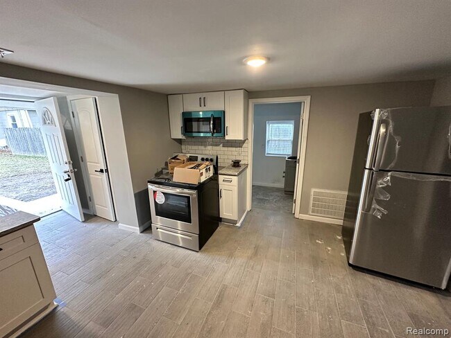 Building Photo - 8873 Floral St