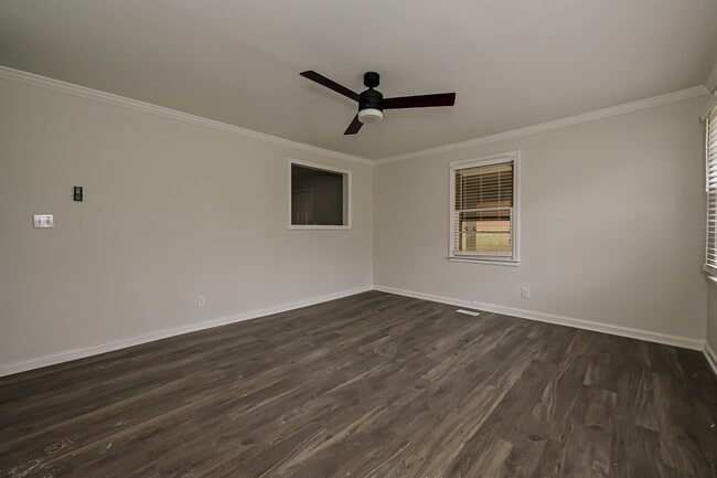 Foto del edificio - 1640 Eaves Rd