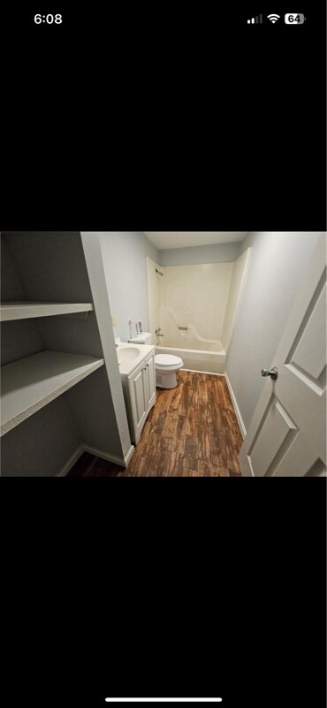 Foto del edificio - 3600 Falling Springs Rd