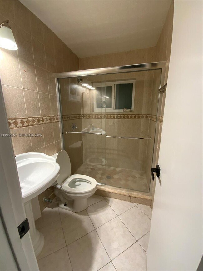 Foto del edificio - 11128 Median St