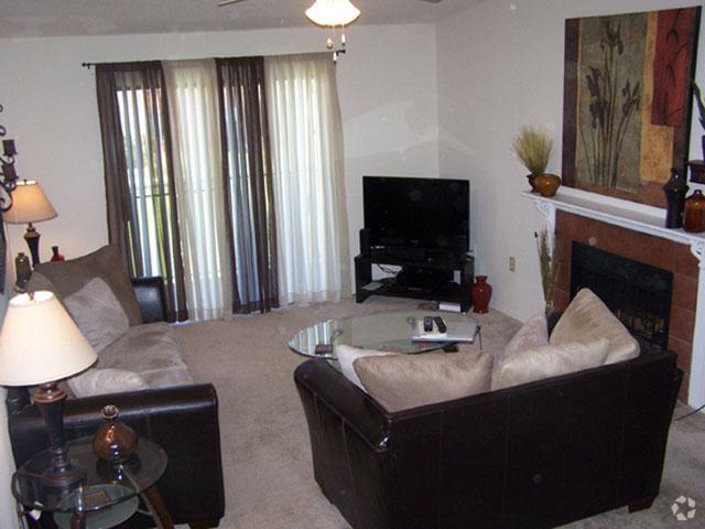 Living Room - Pass Pointe Apartments