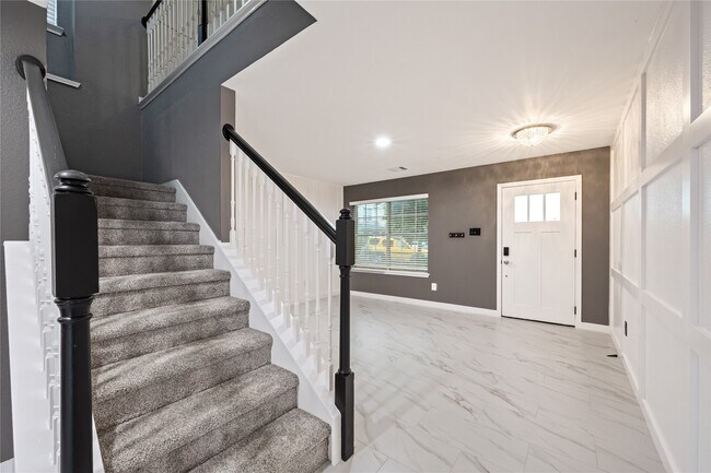 Building Photo - 9226 MacMillan Ln