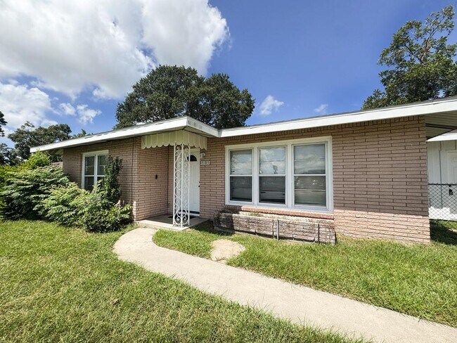Building Photo - 8103 N Navarro St